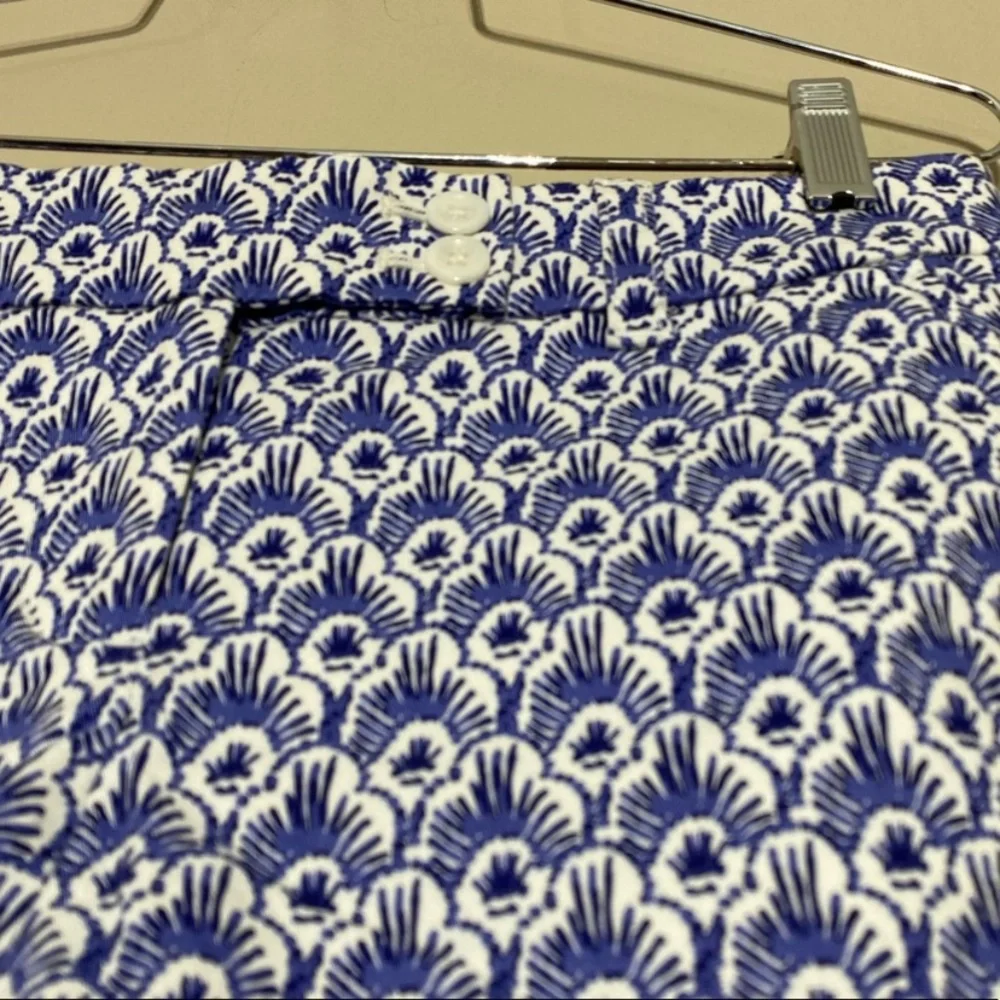 VINEYARD VINES || Blue and White Print Shorts size 6